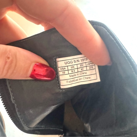 Ugg Australia Finnegan Leather Almond Toe Mid Calf Booties Black Size 10 - Picture 9 of 10